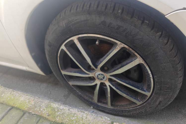 Used Bestune B50 2013 1.6L automatic luxury version Right Front Wheel Hub