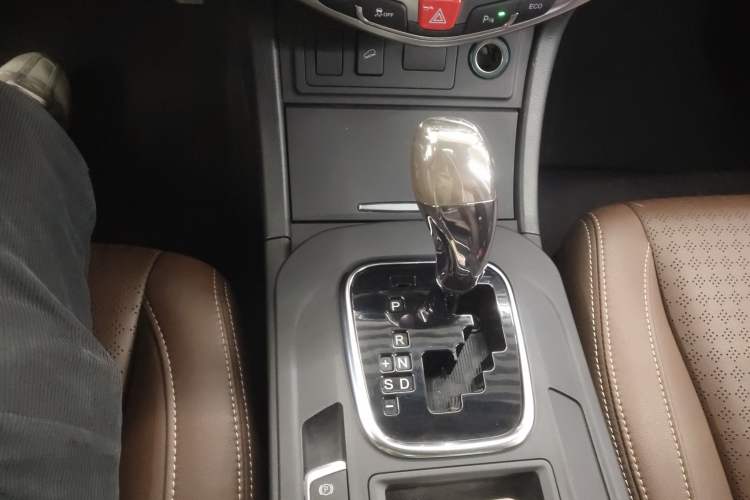 Used BYD S7 2016 2.0T Automatic Prestige Plus Gear Lever