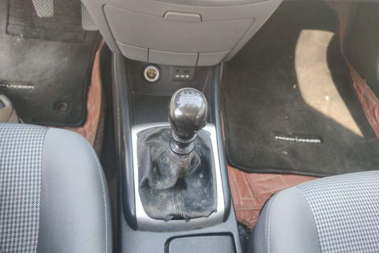 Used Hyundai Celesta 2011 1.6L Manual Comfort Edition Gear Lever