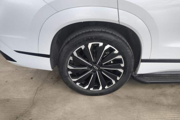 Used Chery Tiggo 9 2023 Facelift 2.0T Dual-Clutch Two-Wheel Drive Luxury Edition 5 Seats