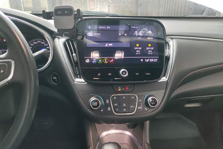 Used Chevrolet Malibu XL 2022 Redline 550T Automatic Sport Edition Audio And AC Panel