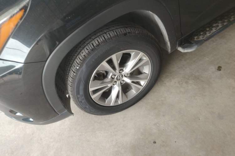 Used Toyota Highlander 2018 2.0T Two-Wheel Drive Elite Version 5 Seats China VI Standard Left Front Wheel Hub