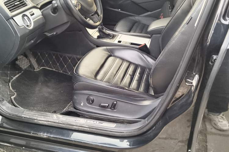 Used Volkswagen Passat 2014 1.8TSI DSG Prestige Navigation Edition Left Front Seat