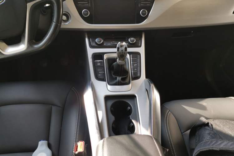 Used Geely Auto Emgrand X7 Sport 2016 2.0L Manual ZhiShang Version Gear Lever