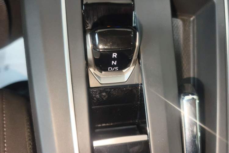 Used Volkswagen Golf 2025 300TSI R-Line
