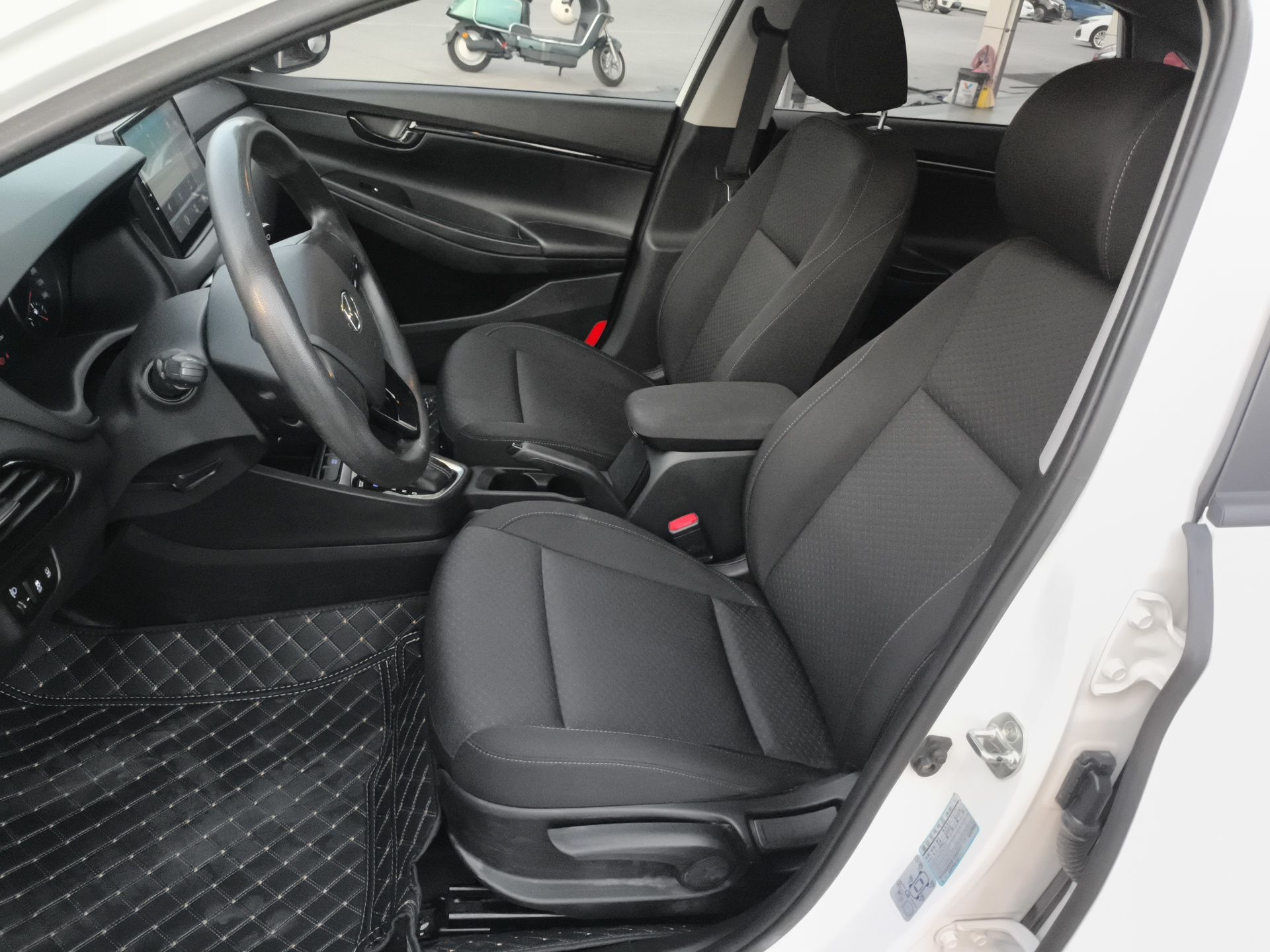 Переднее сиденье в автомобиле