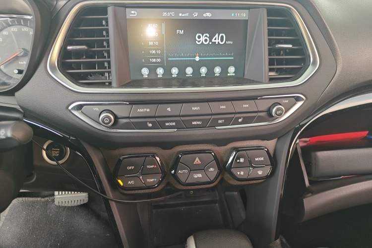 Used GAC Trumpchi GS4 2017 235T Automatic Two-Wheel Drive Luxury Smart Connectivity Version Audio And AC Panel