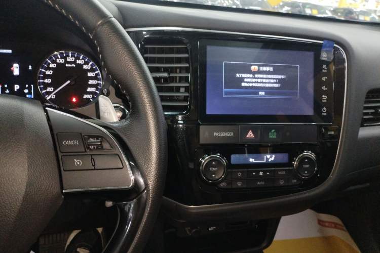 Used Mitsubishi Outlander 2019 2.4L 4x4 Zhi Xiang Edition 5 Seats China V Emission Standard Audio And AC Panel