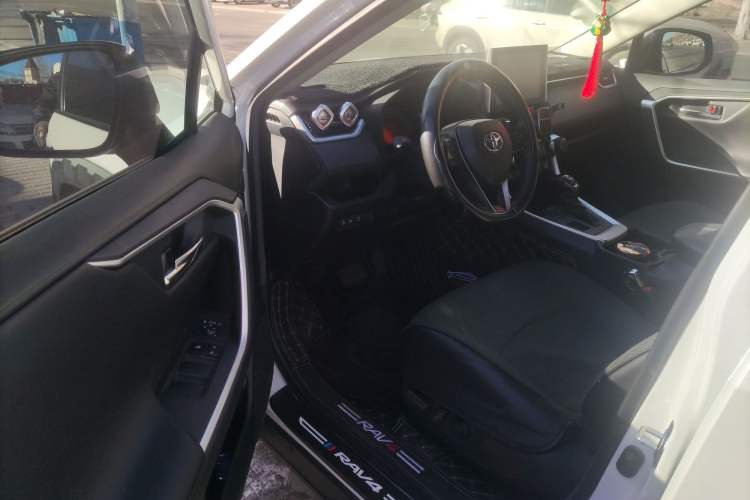 Used Toyota RAV4 2022 2.0L CVT 4x4 Style Plus Edition