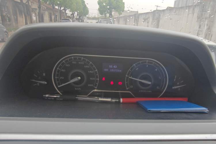 Used SAIC MAXUS Xintu V80 2018 2.5T 6-Speed Manual Commercial Long Wheelbase Mid-Height 9-Seater Instrument Cluster