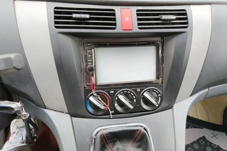 Used FORTHING Joyear 2011 1.5L Manual Luxury Edition Audio And AC Panel