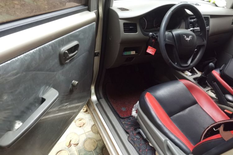 Used Wuling Rongguang V 2016 1.2L Practical Version Driver Seat