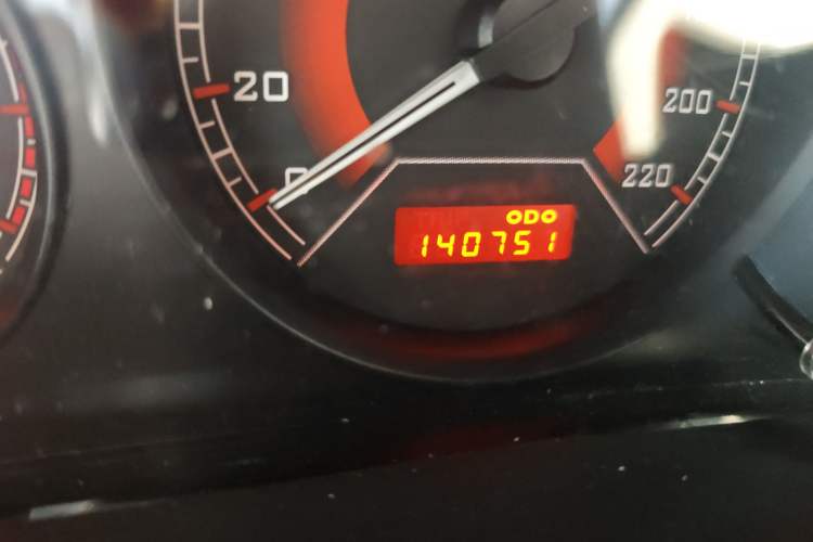 Used Soueast V3 Lingyue 2014 1.5L Manual Happiness Edition Odometer Close Up