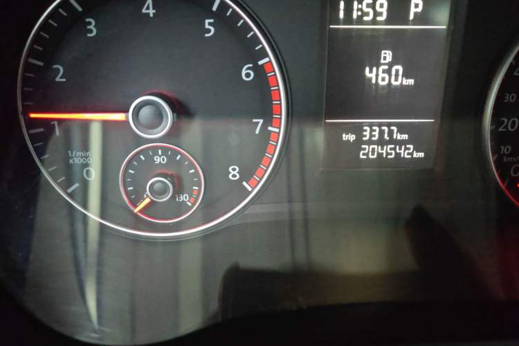 Used Volkswagen Passat 2014 1.8TSI DSG Prestige Edition Odometer Close Up