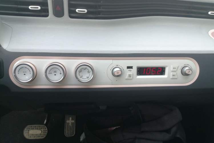 Used Wuling Hongguang MINIEV 2021 Macaron Fashion Edition Lithium-Ion Battery Audio And AC Panel