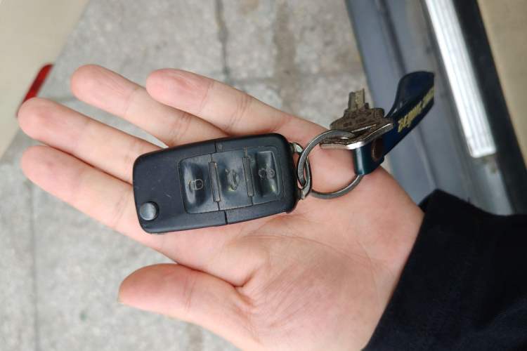 Used Volkswagen Sagitar 2010 1.4 TSI Automatic Luxury Model Vehicle Key