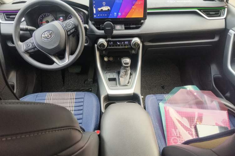 Used Toyota Wildlander 2020 2.0L CVT Two-Wheel Drive Luxury Edition Center Console