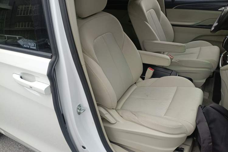 Used Buick GL8 2023 ES Lu Zun Comfort Model Right Front Seat