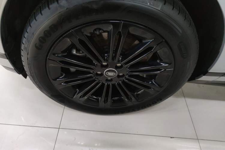 Used Land Rover Range Rover Evoque 2024 Aurora L 249 PS Prestige Light-Chasing Edition
