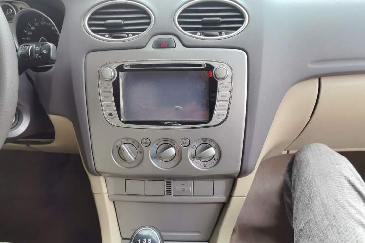 Used Ford Focus 2013 Sedan Classic 1.8L Manual Base Model Audio And AC Panel