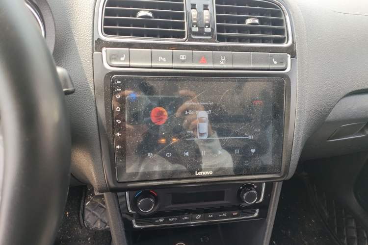 Used Volkswagen Polo 2014 1.6L Automatic Luxury Edition Audio And AC Panel