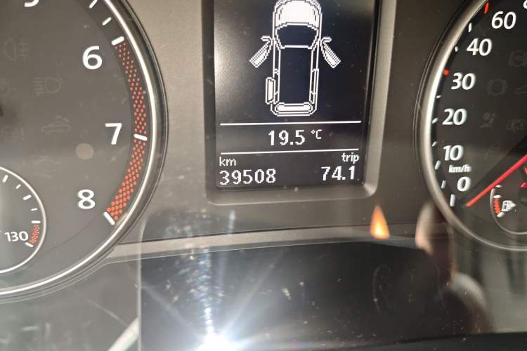 Used Volkswagen Sharan 2018 380TSI Comfort Edition 7-Seater Odometer Close Up