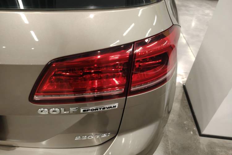 Used Volkswagen Golf Sportsvan 2016 230TSI Automatic Trend Edition Right Rear Taillight