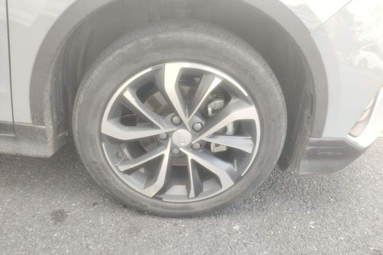 Used Geely Auto Emgrand S 2022 1.4T CVT Crossover Player Edition Right Front Wheel Hub