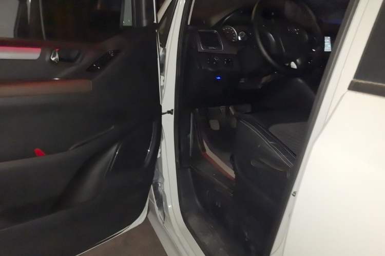 Used SAIC MAXUS G10 2018 PLUS 2.0T Manual Elite Edition
