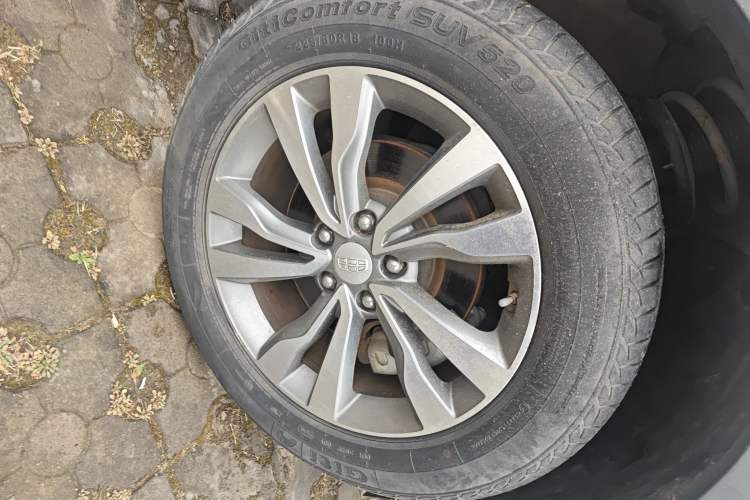 Used Geely Auto Emgrand X7 Sport 2016 2.0L Manual Smart Connect Version
