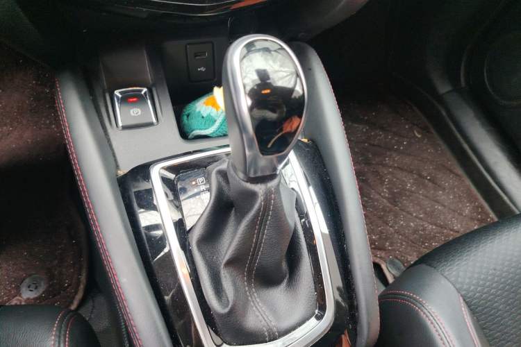 Used Nissan Qashqai 2019 2.0L CVT Luxury Edition Gear Lever