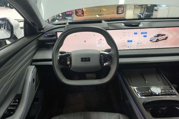 Used Geely Galaxy E8 2025 700 km Long-Range Intelligent Driving Version
