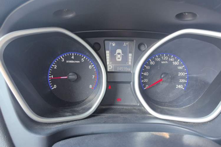 Used Geely Auto GX7 2014 2.0L Automatic Prestige Edition Odometer Close Up