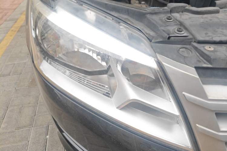 Used Volkswagen Santana 2015 1.6L Manual Fashion Edition Right Front Headlight