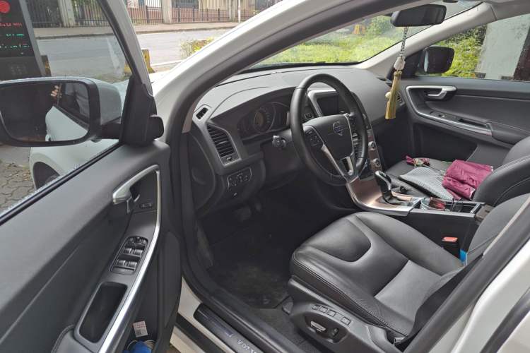 Used Volvo XC60 2017 T5 AWD Smart Upgrade Edition Driver Seat