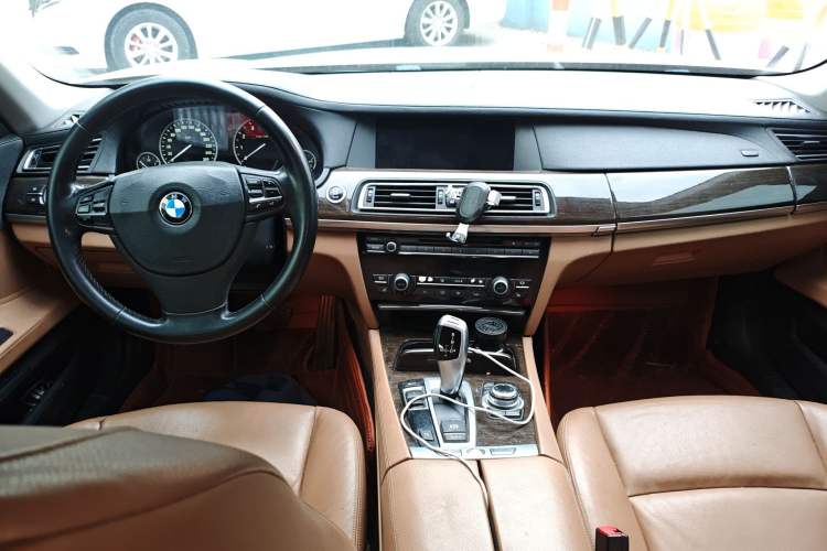 Used BMW 7 Series 2011 730Li Elegant Model Center Console