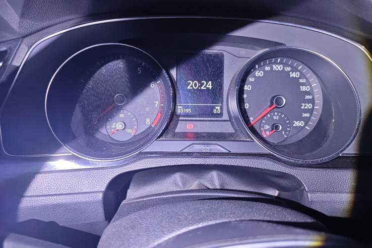 Used Volkswagen Magotan 2017 330TSI DSG Luxury Model Odometer Close Up