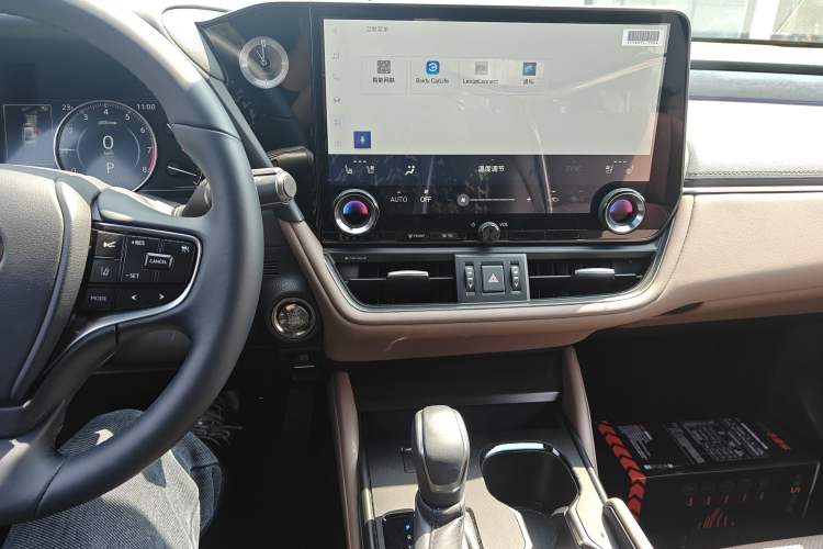 Used Lexus ES 2025 200 Premium Edition Audio And AC Panel