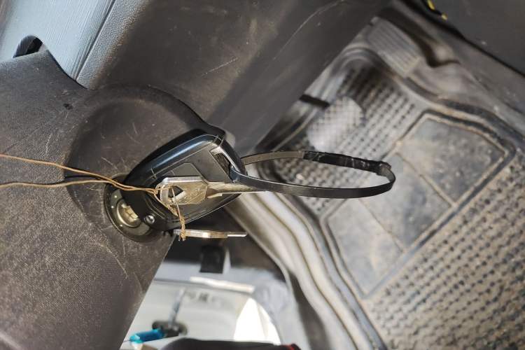 Used Yufeng Gold Warehouse 2025 Model Bus Version without Slow Charger