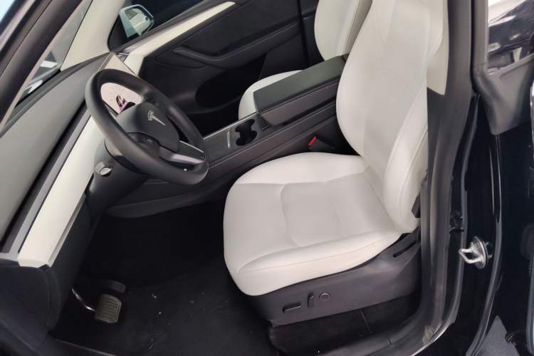 Used Tesla Model Y 2022 Long-Range All-Wheel-Drive Version
