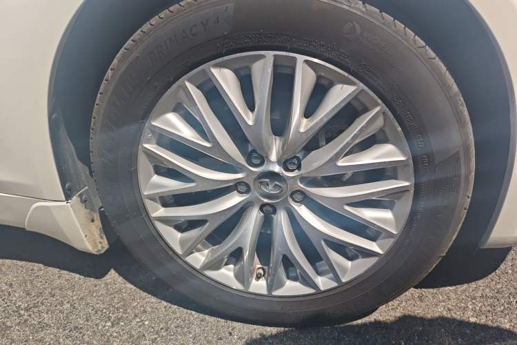 Used Infiniti Q70 2017 Q70L 3.5L Hybrid Luxury Edition Right Front Wheel Hub