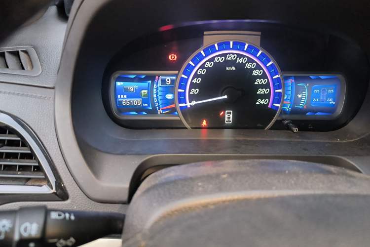 Used BYD S7 2015 2.0T Upgraded Automatic Luxury Version Odometer Close Up