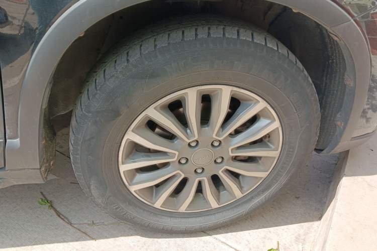 Used Haval H6 2016 Upgraded Model 1.5T Automatic Two-Wheel Drive Elite Version Right Front Wheel Hub