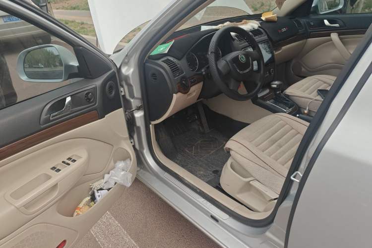 Used Skoda Octavia 2012 1.6L Automatic Yijun Edition Driver Seat