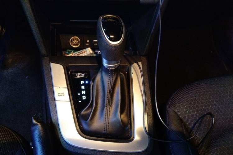 Used Hyundai Elantra (6th Generation / Lingdong) 2016 1.6L Automatic ZhiXuan – Elite Version Gear Lever