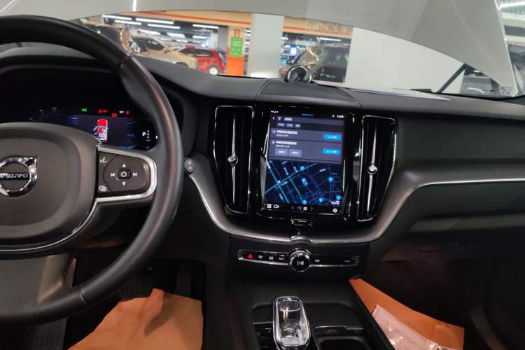 Used Volvo XC60 2022 B5 4x4 Zhiyi Luxury Edition
