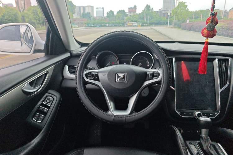 Used Zotye SR7 2016 1.5T CVT Cube Heart Edition China V Standard Steering Wheel