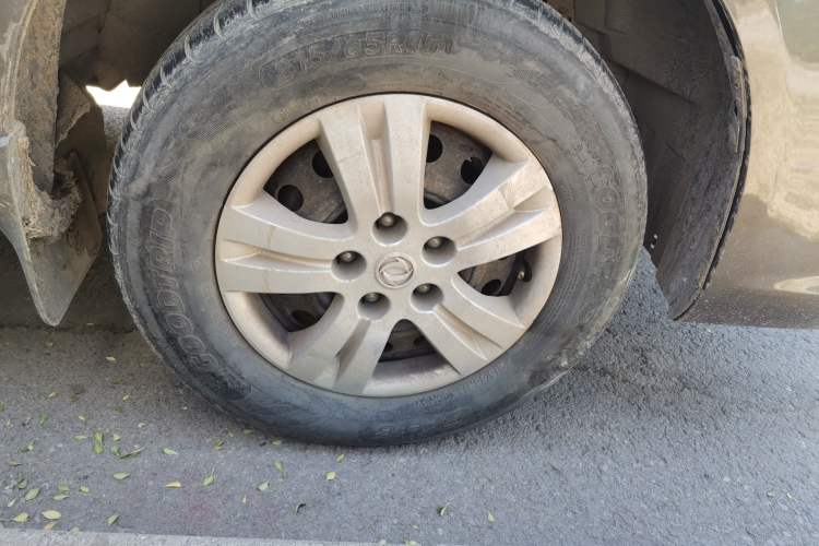 Used FORTHING Lingzhi 2017 M3L 1.6L 7-Seater Comfort Model Right Front Wheel Hub