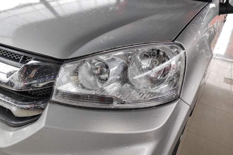 Used Great Wall Wingle 5 2023 "Ganfan" Version 1.5T Gasoline Two-Wheel-Drive Advanced Trim with Long Cargo Bed Left Front Headlight