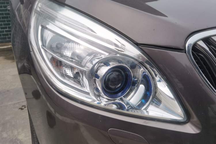Used Buick GL8 2015 2.4L Luxury Business Premium Edition Right Front Headlight